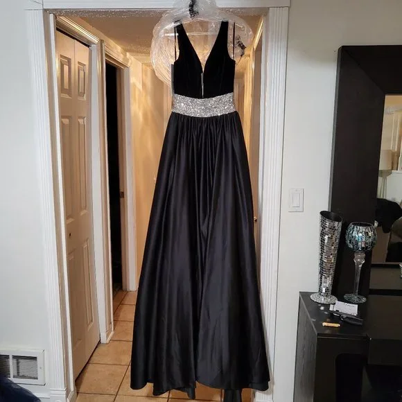 Jovani Satin Velvet Satin Gown Size 00 - Picture 5 of 10